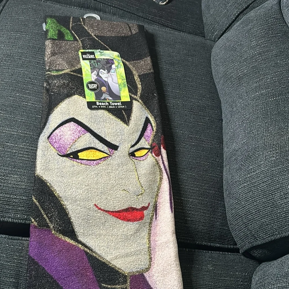 Disney Villains beach towel NWT